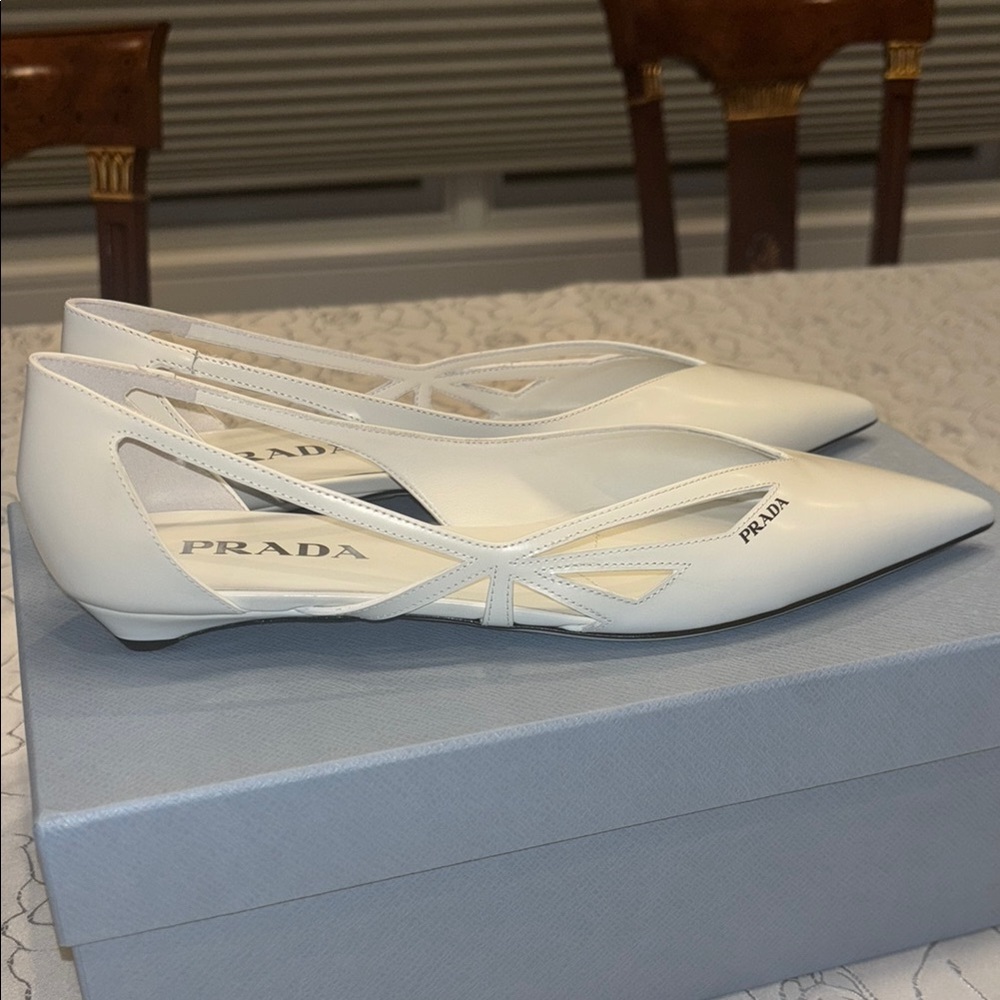 Prada Women's cut out white leather Flats size 39 - Picture 1 of 4